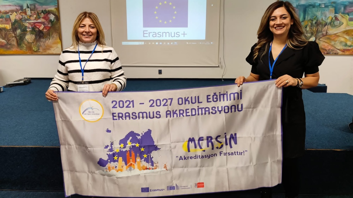 Okulumuz Öğretmenleri Erasmus Projesi Kapsamında Çekya'ya Ziyarette Bulundu.
