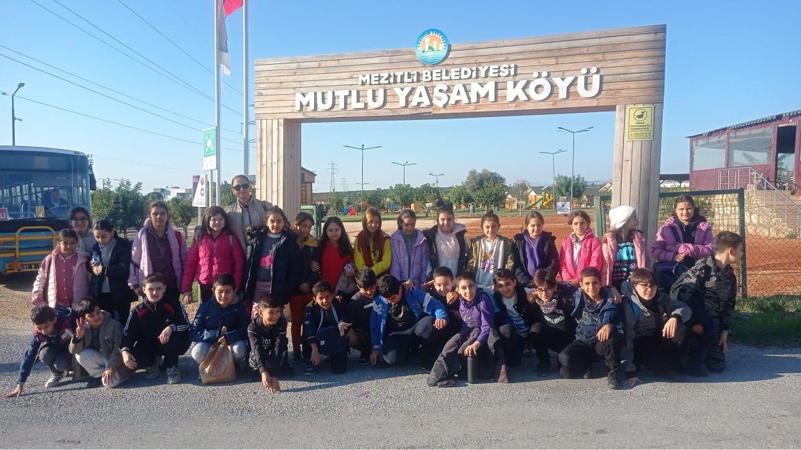 Okulumuz 4-B Sınıfı Mezitli Belediyesi Mutlu Yaşam Köyüne Gezi Düzenledi